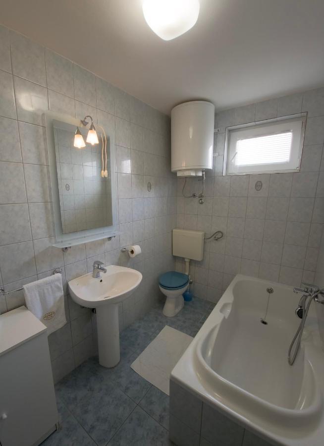 Apartments Cacija Трогир Экстерьер фото