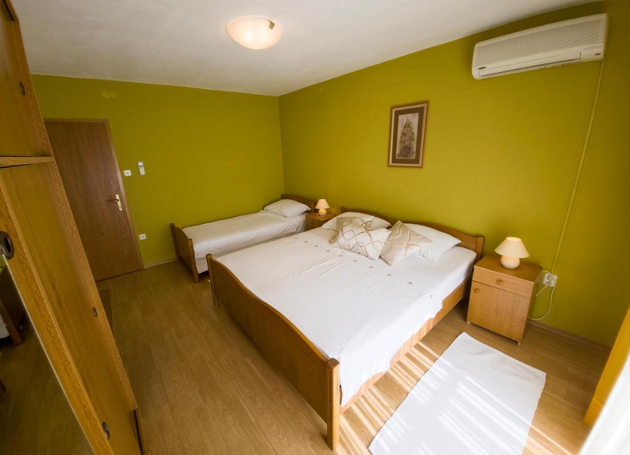 Apartments Cacija Трогир Экстерьер фото
